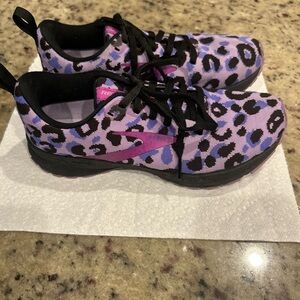 Stylish Brooks Women’s Purple and Black Leopard Sneakers